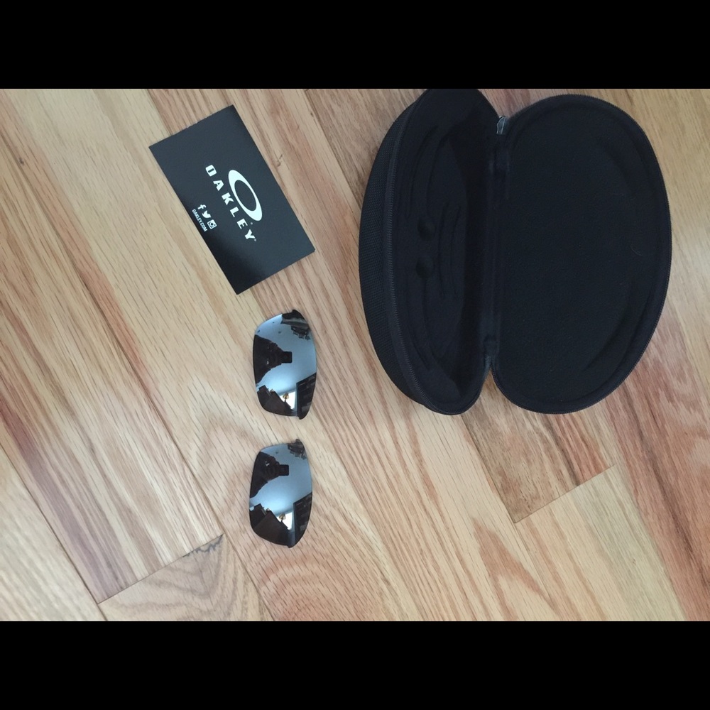 black lenses Unstoppables Original Flex Oakley